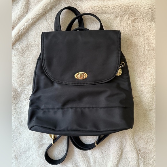 Travelon Anti-Theft Small Tailorer Backpack Black with Magenta Lining - Picture 11 of 11